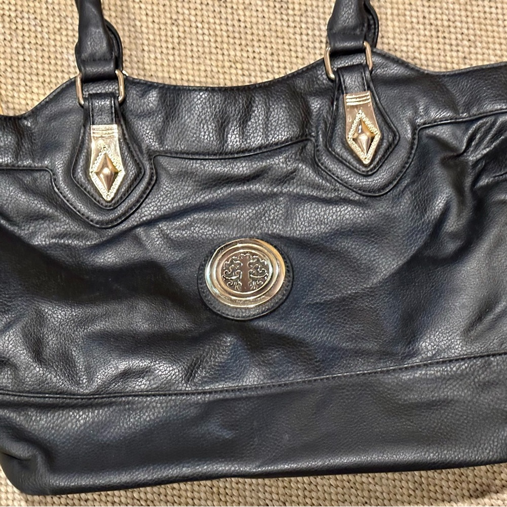Women’s Bags & Purses / Black Shoulder Bag w/ Emblem, Zipper, & Back Pocket